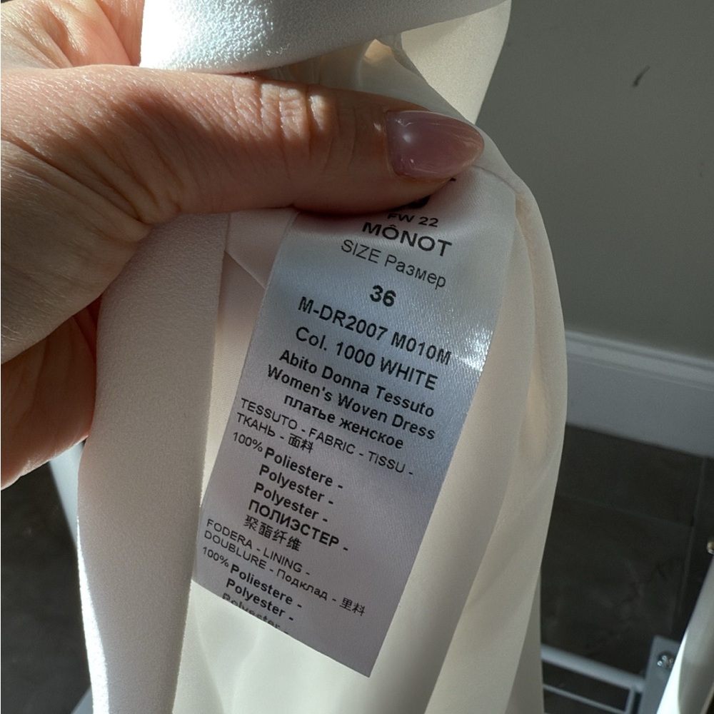 MONOT Elegant White Halter Dress - Picture 6 of 6
